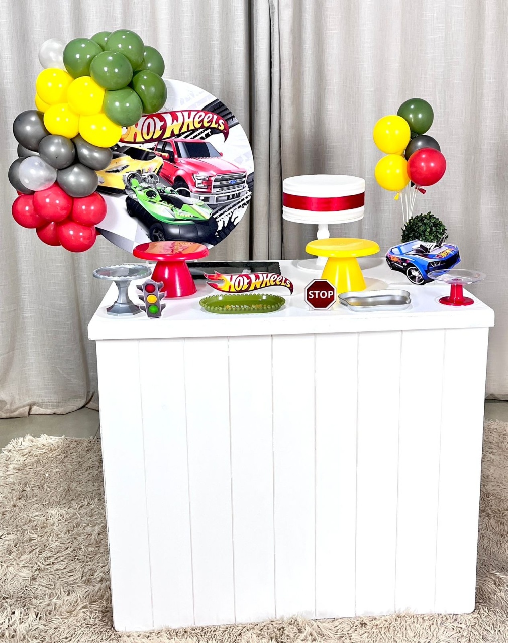 Kit Composto Com Balão - Hotwells 2 - É Só Um Bolinho Locações 