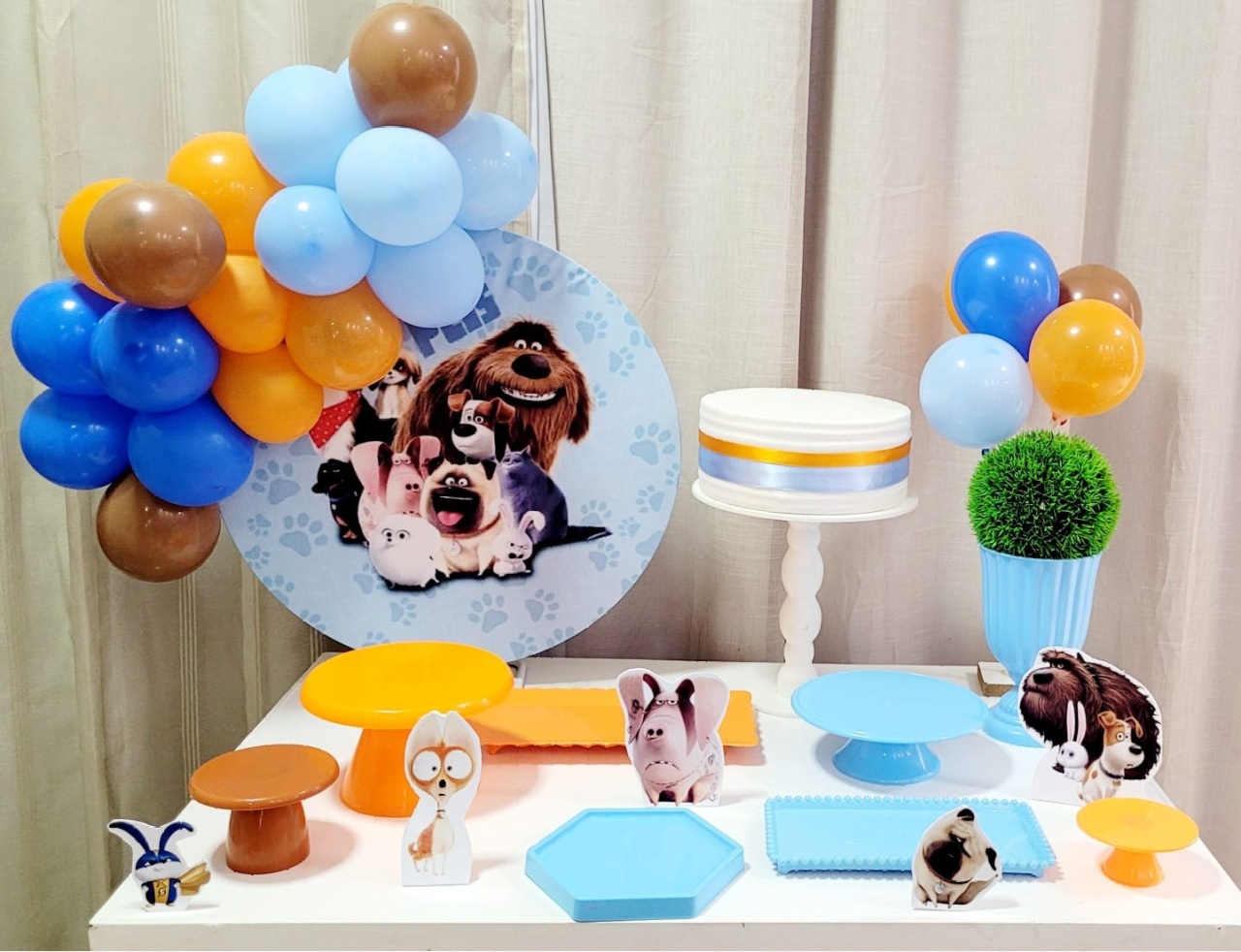 Kit Mesa Com Balão -  Pets - É Só Um Bolinho Locações 