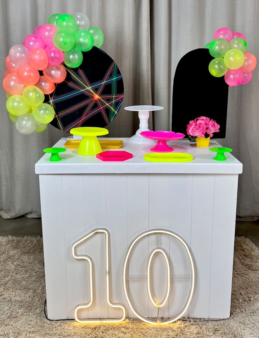 Kit Mini Festa Basic Com Led - Neon - É Só Um Bolinho Locações 