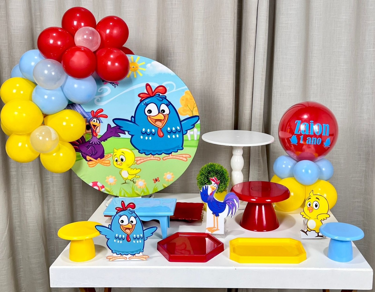 Kit Mesa Box de Balão - Galinha Pintadinha  - É Só Um Bolinho Locações 