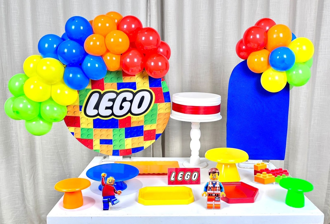 Kit Mesa Premium Com Balão - Lego  - É Só Um Bolinho Locações 