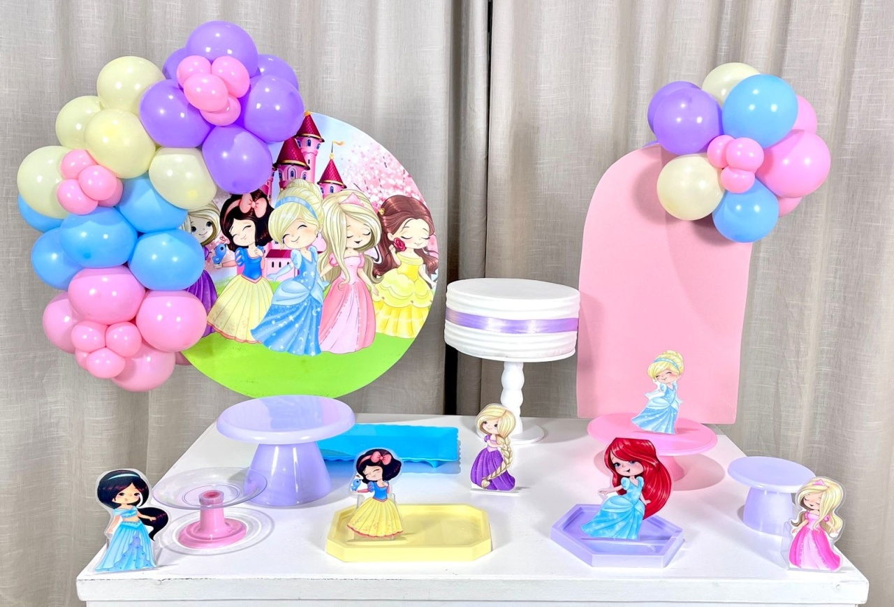 Kit Mesa Premium Com Balão - Princesas Baby  - É Só Um Bolinho Locações 