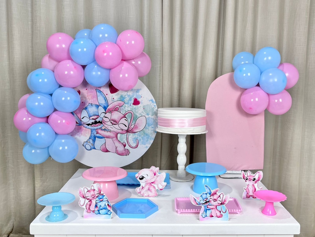 Kit Mesa Premium Com Balão - Stitch E Angel 2 - É Só Um Bolinho Locações 