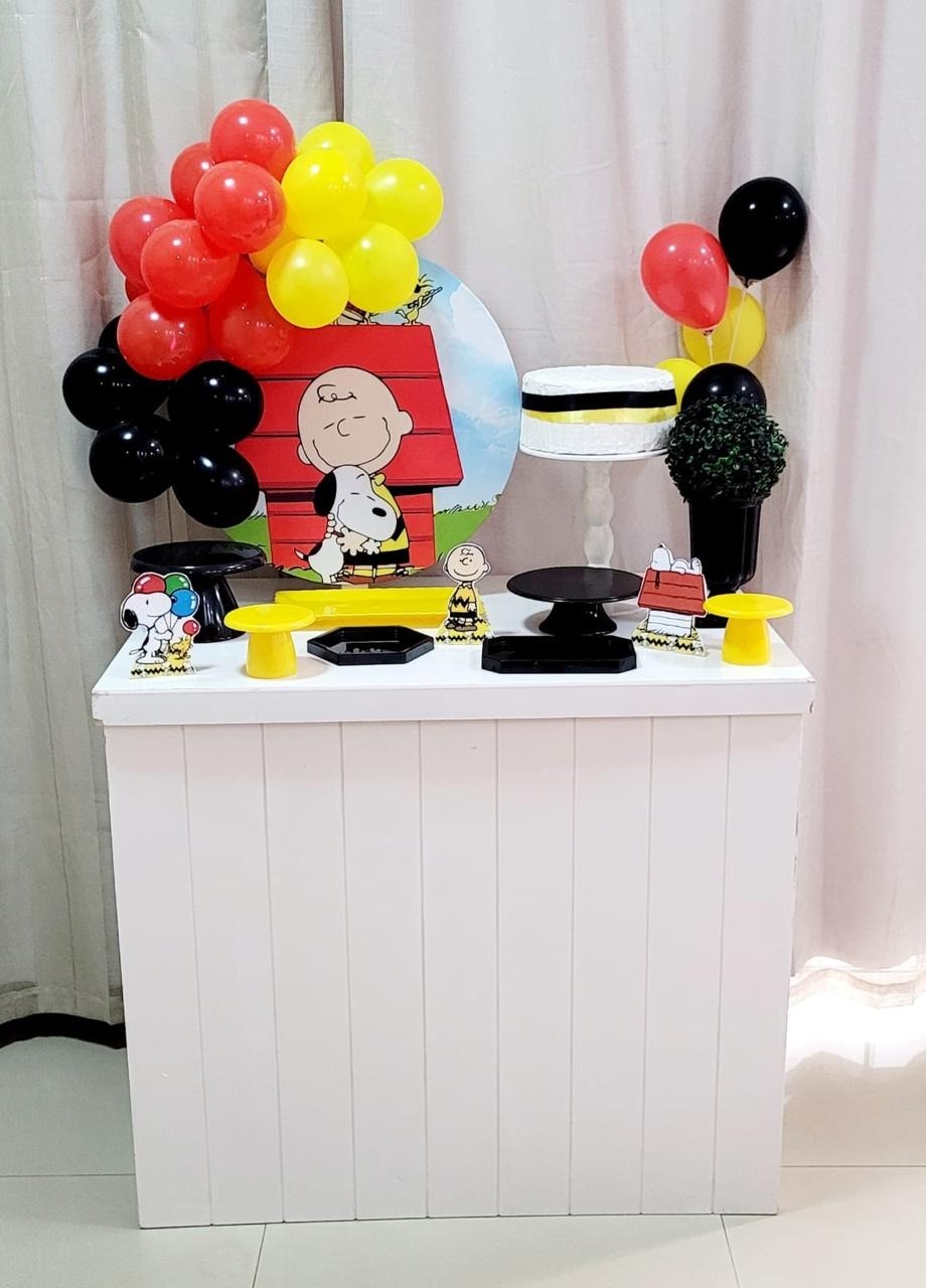 Kit Composto Com Balão - Snoope  - É Só Um Bolinho Locações 