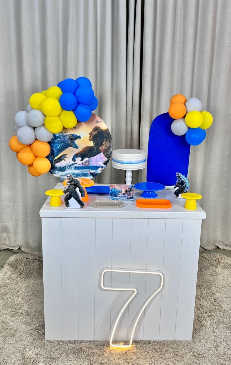 Kit Mini Festa Basic Com Led - Godzilla - É Só Um Bolinho Locações 