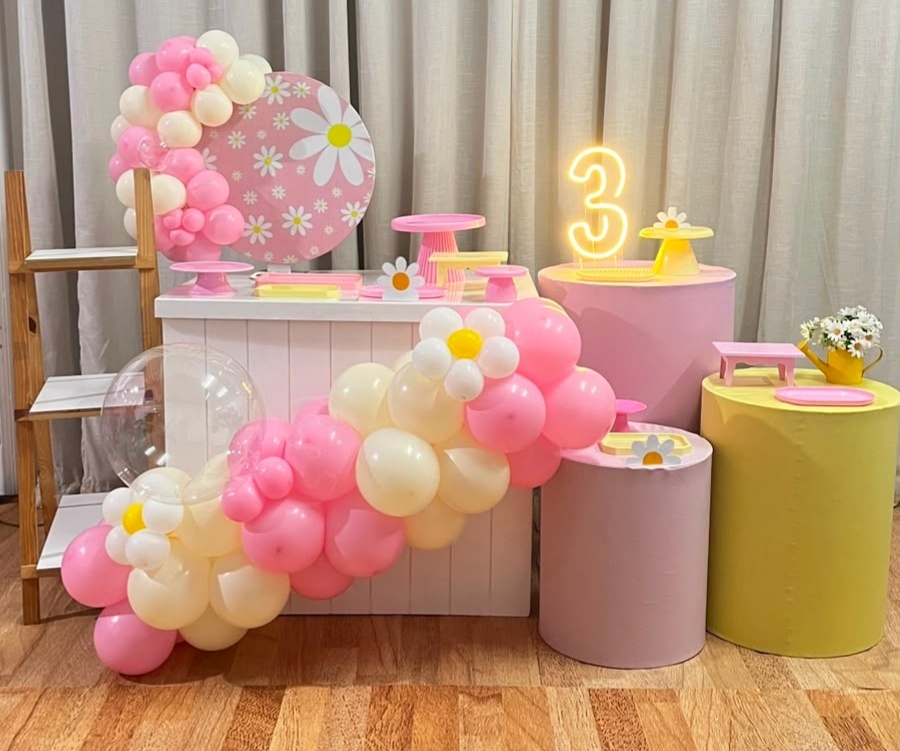 Kit Mini Festa Gold Standard Com Led -Margarida - É Só Um Bolinho Locações 
