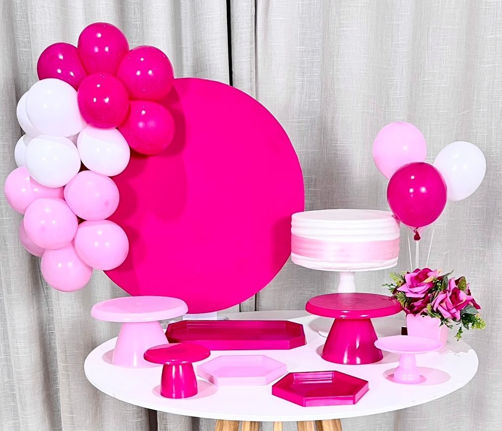 Kit Mesa Com Balão - Liso Rosa Pink - É Só Um Bolinho Locações 