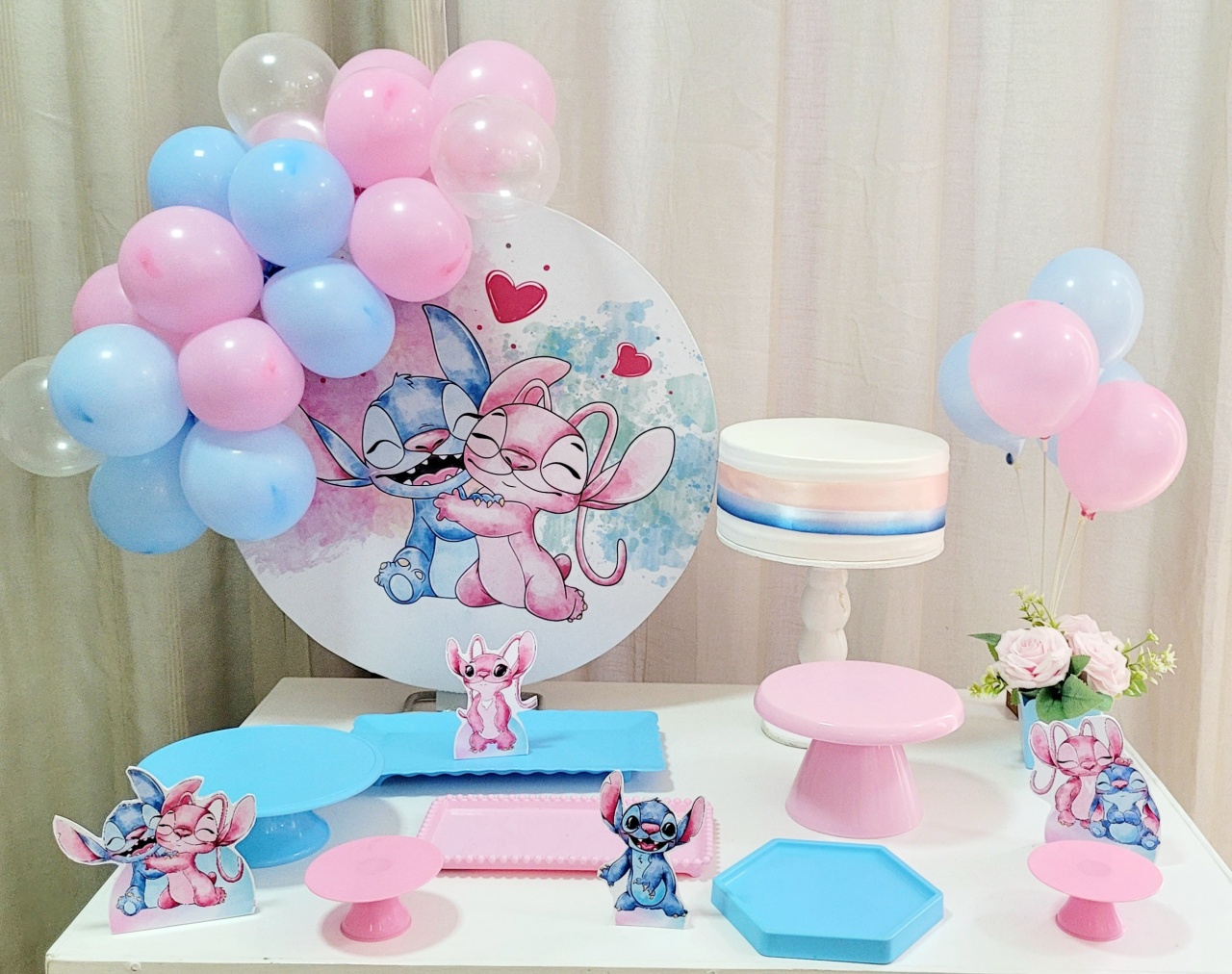 Kit Mesa Com Balão -  Stitch E Angel 2 - É Só Um Bolinho Locações 
