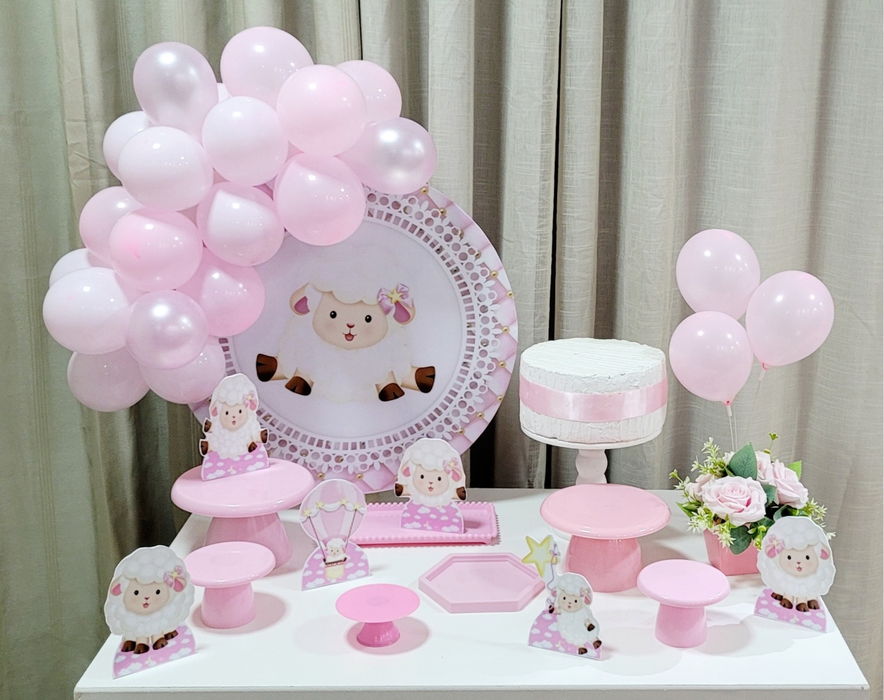 Kit Mesa Com Balão -  Ovelinha - É Só Um Bolinho Locações 