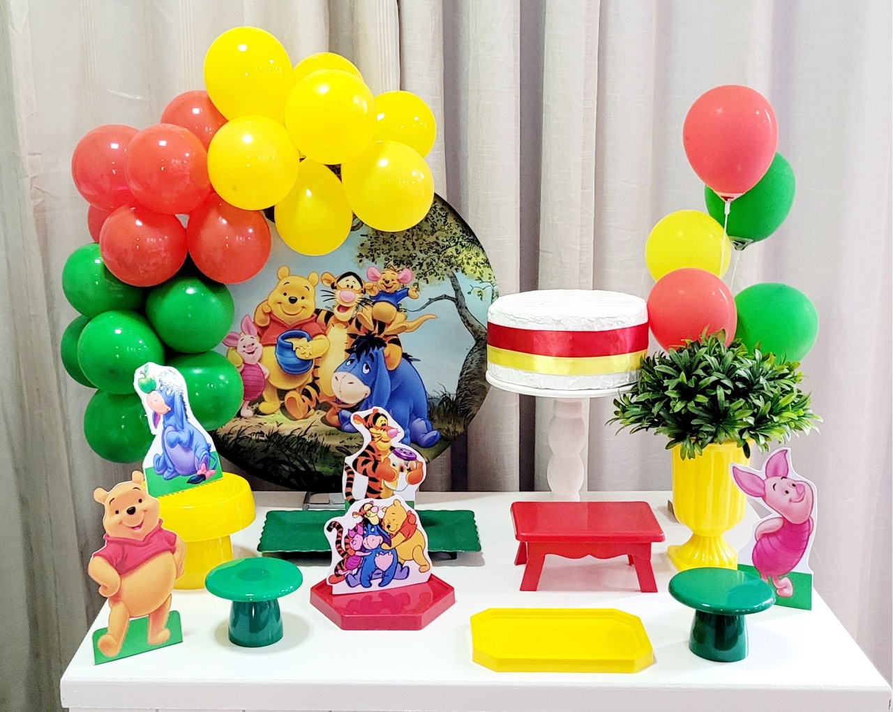 Kit Mesa Com Balão -  Ursinho Pooh 2 - É Só Um Bolinho Locações 