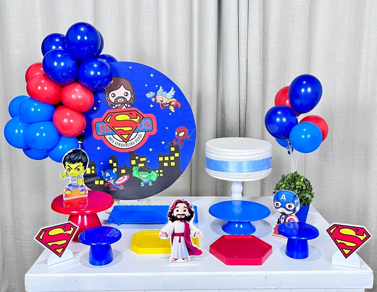 Kit Mesa Com Balão -  Jesus Cute  - É Só Um Bolinho Locações 