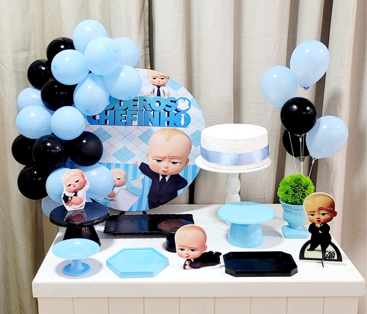 Kit Mesa Com Balão -  Poderoso Chefinho 1 - É Só Um Bolinho Locações 
