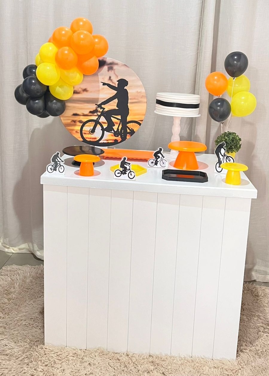 Kit Composto Com Balão - Bicicleta  - É Só Um Bolinho Locações 