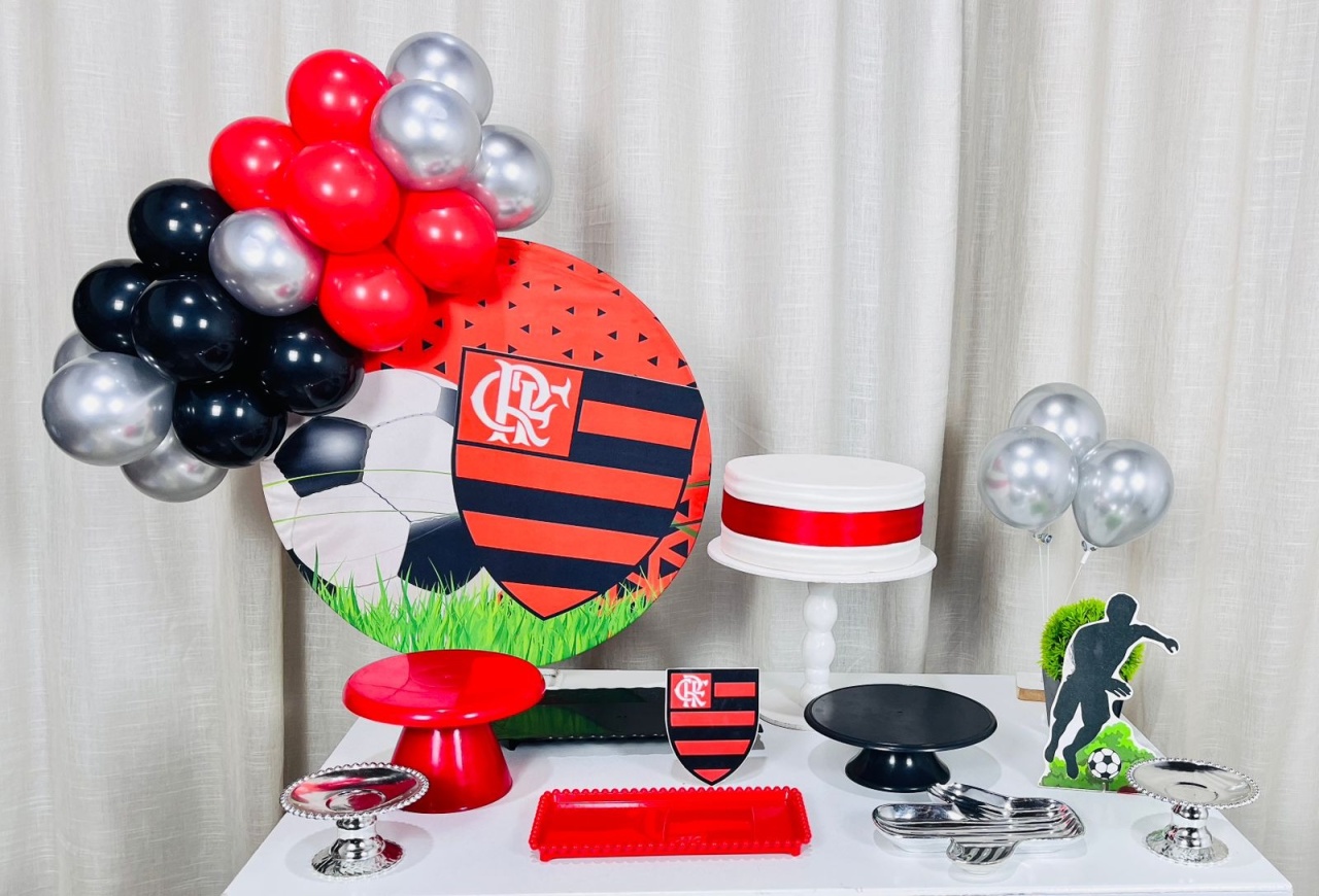 Kit Mesa Com Balão -  Flamengo 2 - É Só Um Bolinho Locações 