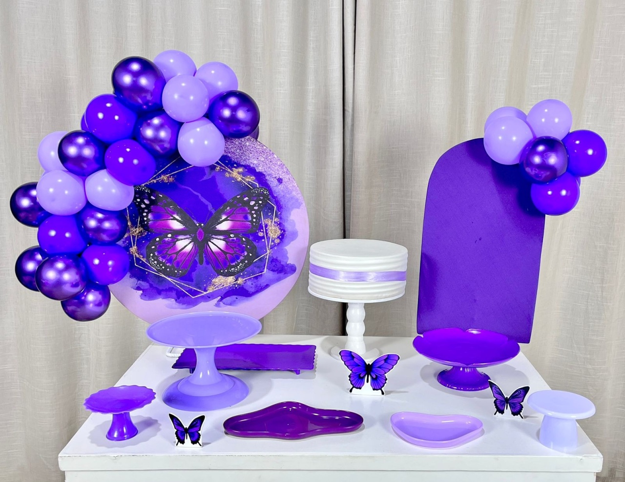 Kit Mesa Premium Com Balão - Borboleta Roxa  - É Só Um Bolinho Locações 