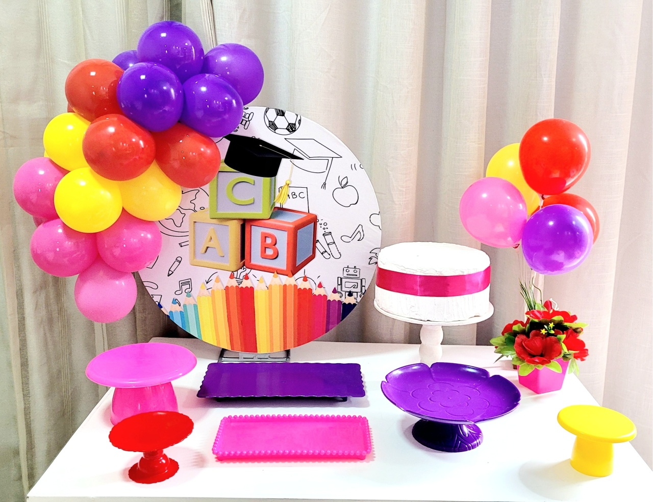 Kit Mesa Com Balão -  Formatura 1 - É Só Um Bolinho Locações 