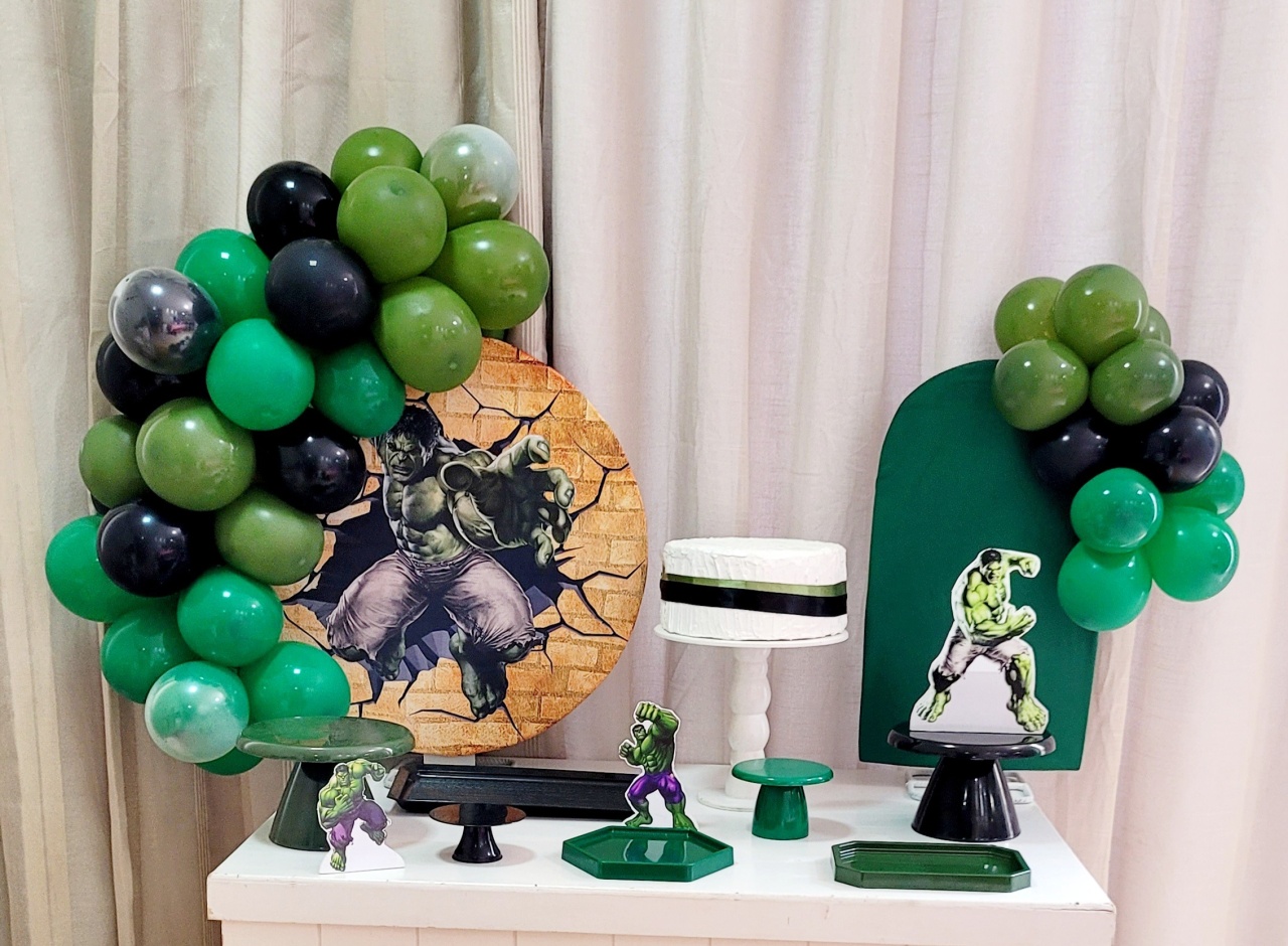 Kit Mesa Premium Com Balão - Hulk 2 - 2/2 - É Só Um Bolinho Locações 