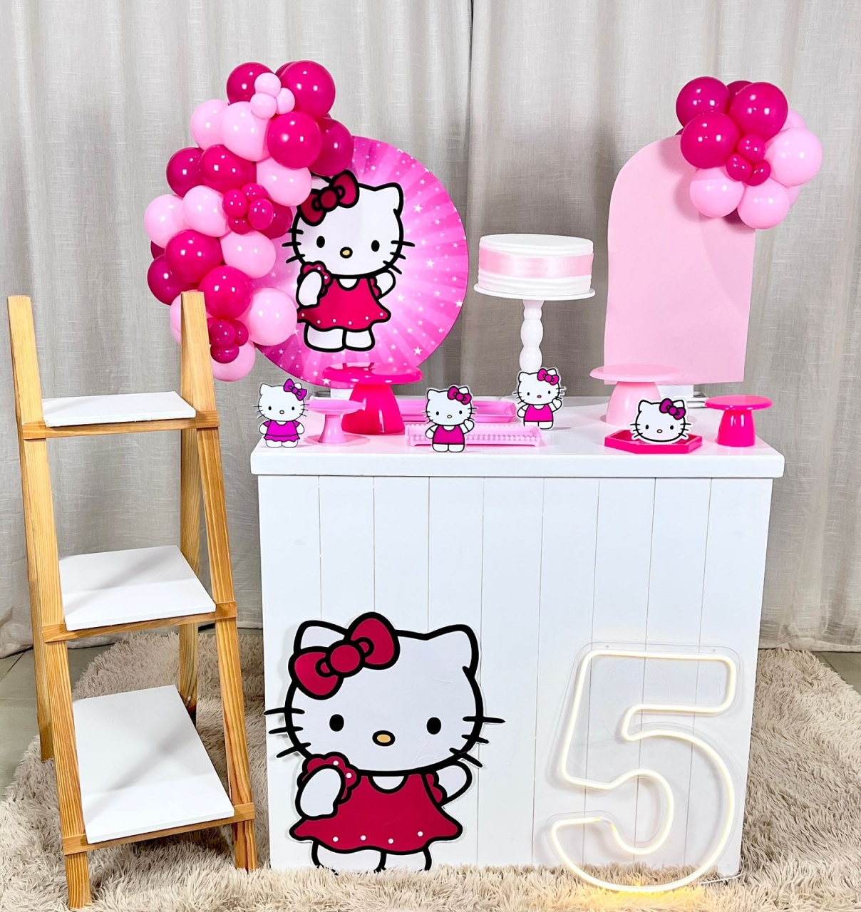 Kit Mini Festa Standard Com Balão - Hello Kt 2  - É Só Um Bolinho Locações 