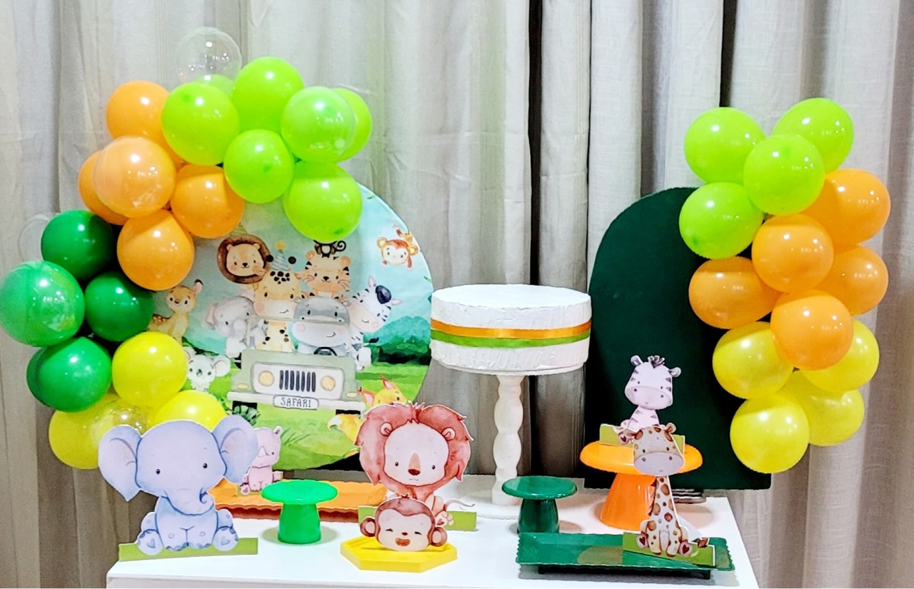 Kit Mesa Premium Com Balão - Safari  - É Só Um Bolinho Locações 