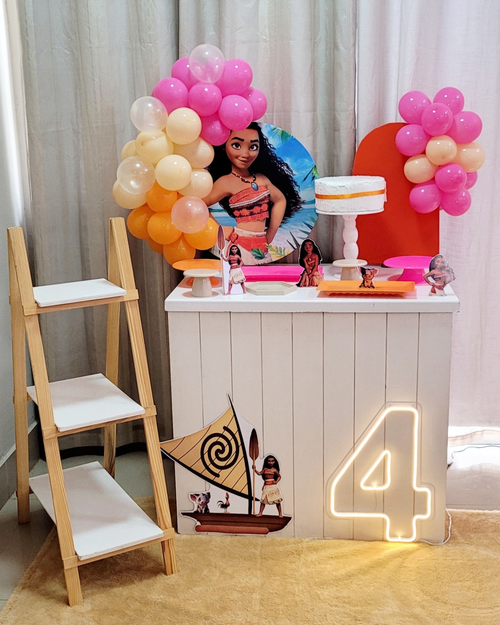 Kit Mini Festa Standard Com Balão - Moana Adulta  - É Só Um Bolinho Locações 