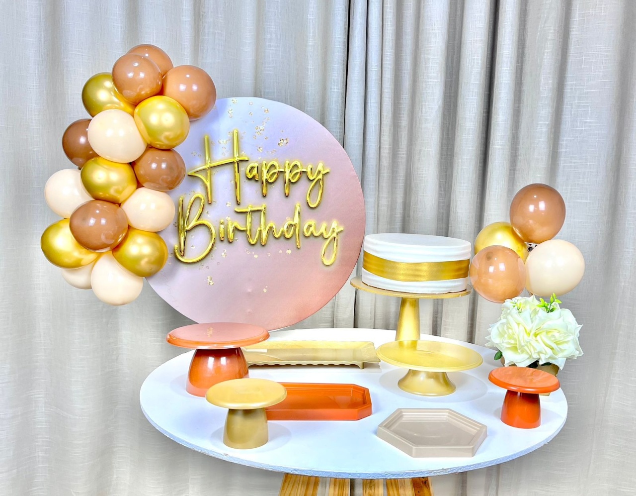 Kit Mesa Com Balão - Happy Birthday 8 - É Só Um Bolinho Locações 