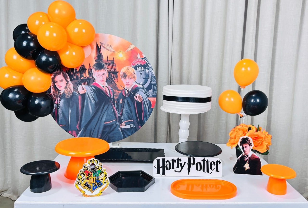 Kit Mesa Com Balão - Harry Potter  - É Só Um Bolinho Locações 