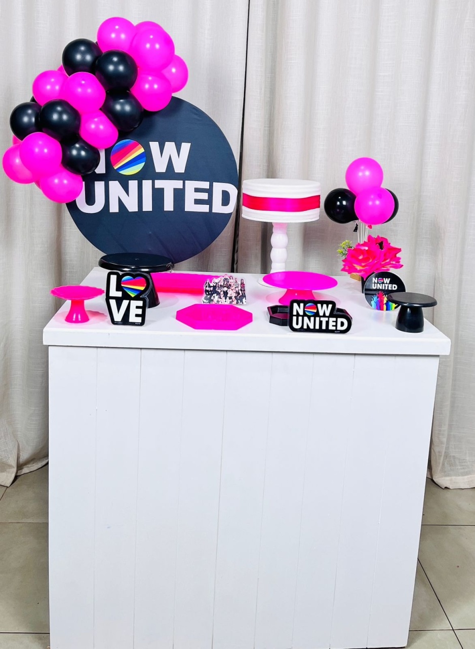 Kit Composto Com Balão - Now United 1 - É Só Um Bolinho Locações 