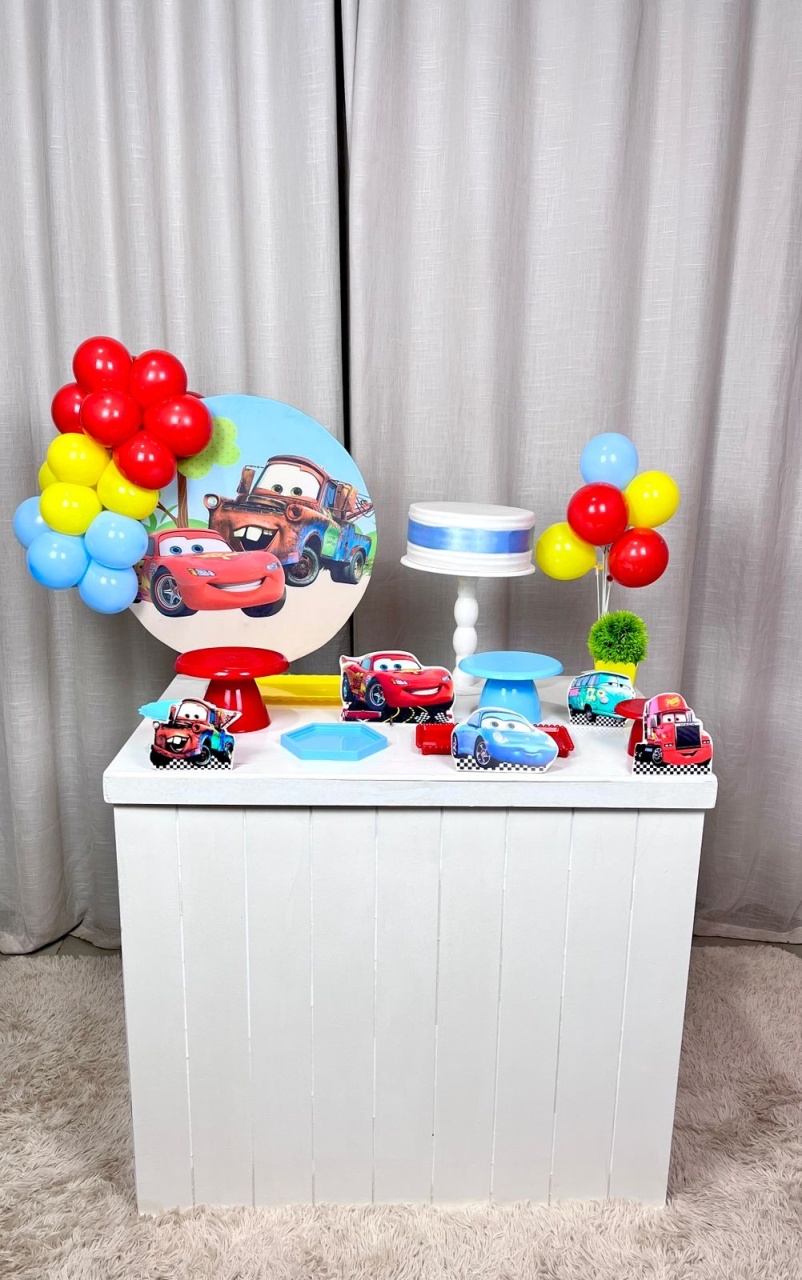 Kit Composto Com Balão - Carros  - É Só Um Bolinho Locações 