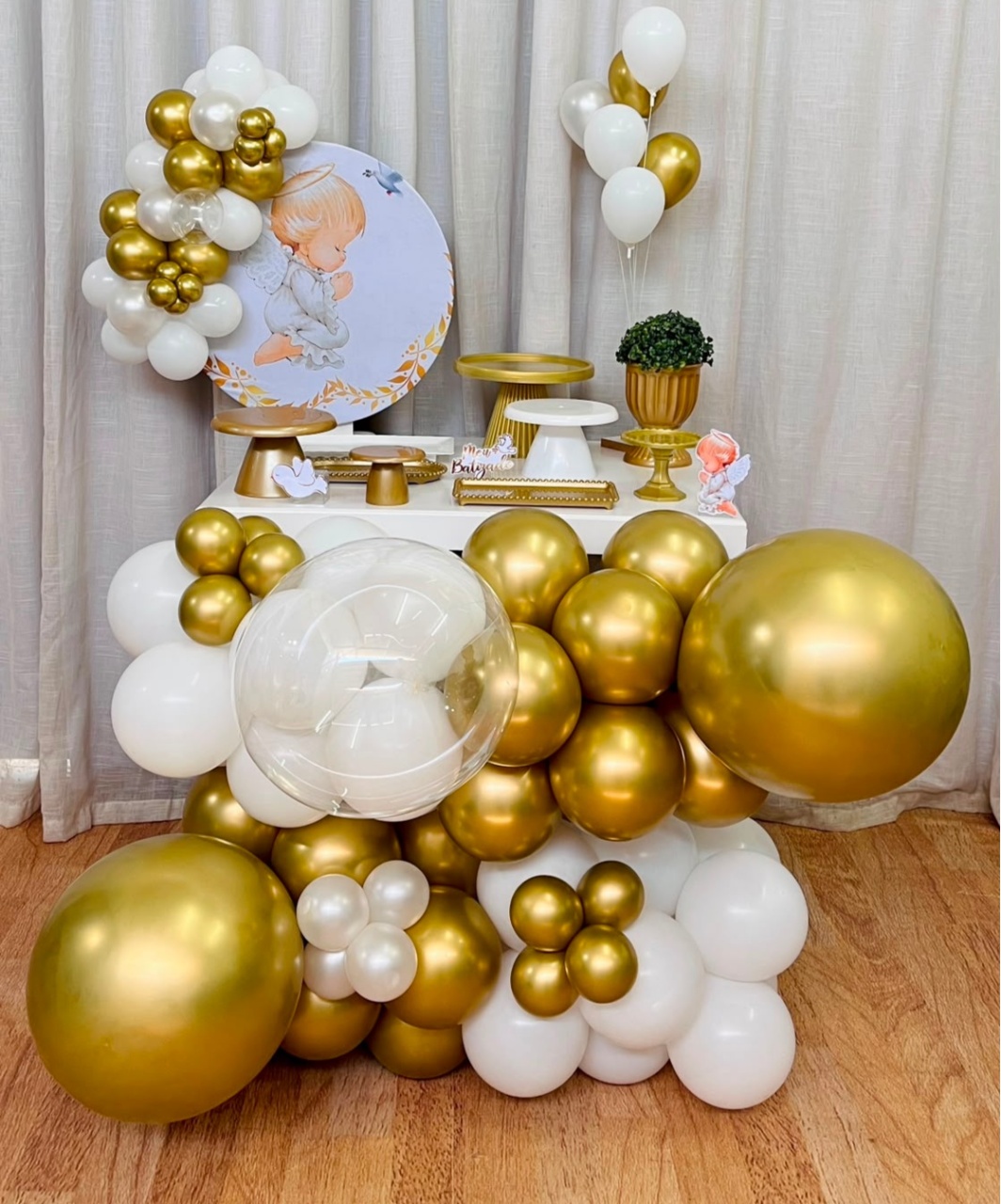Kit Composto Gold Sem Led- Batizado+ Metalizados+ Perolados - É Só Um Bolinho Locações 