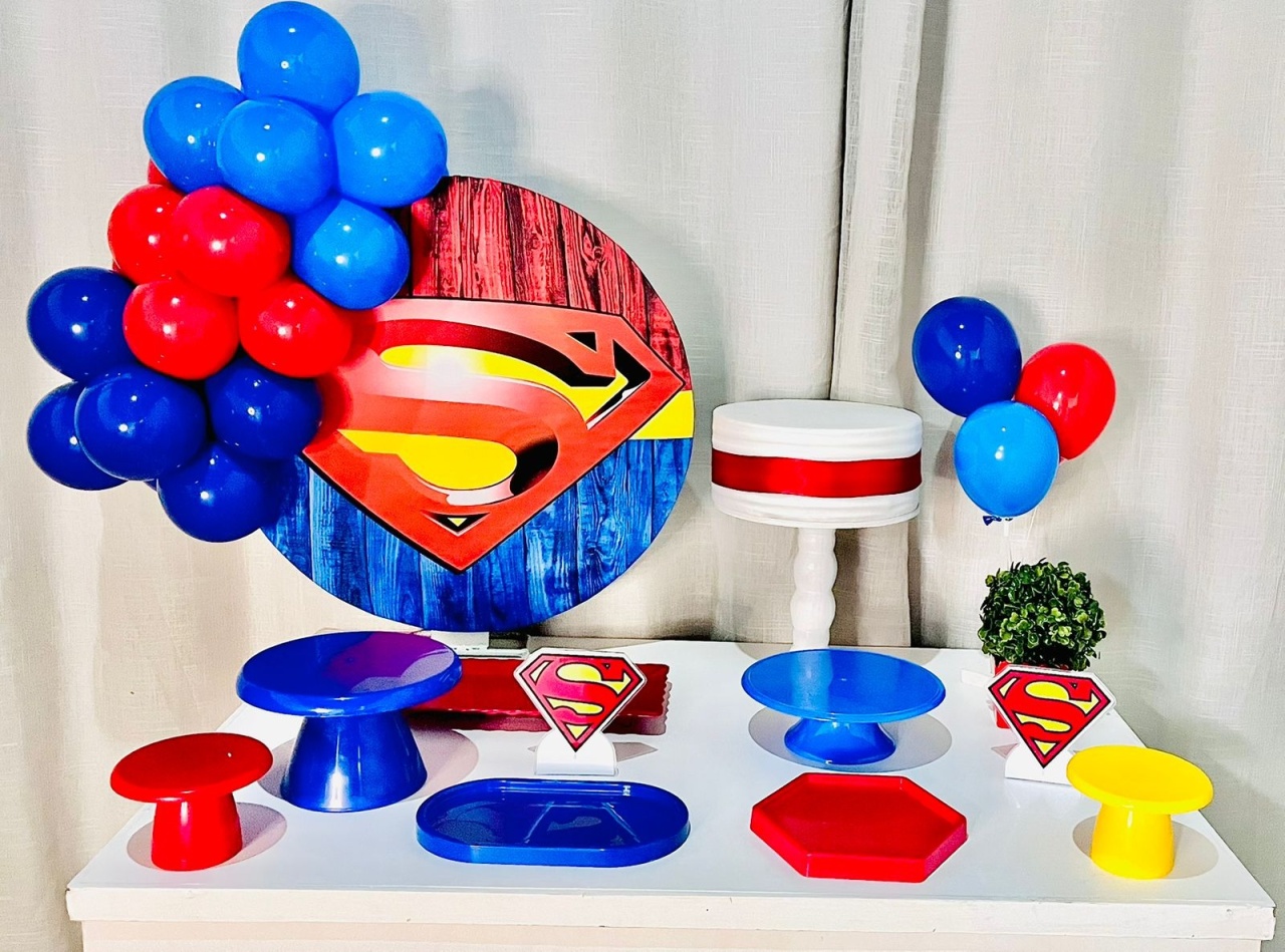 Kit Mesa Com Balão -  Superman 3 - É Só Um Bolinho Locações 