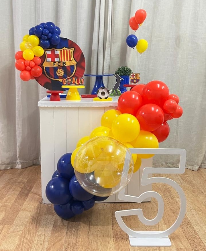 Mini Festa Gold Basic Com Led - Barcelona Com Led de Madeira - É Só Um Bolinho Locações 