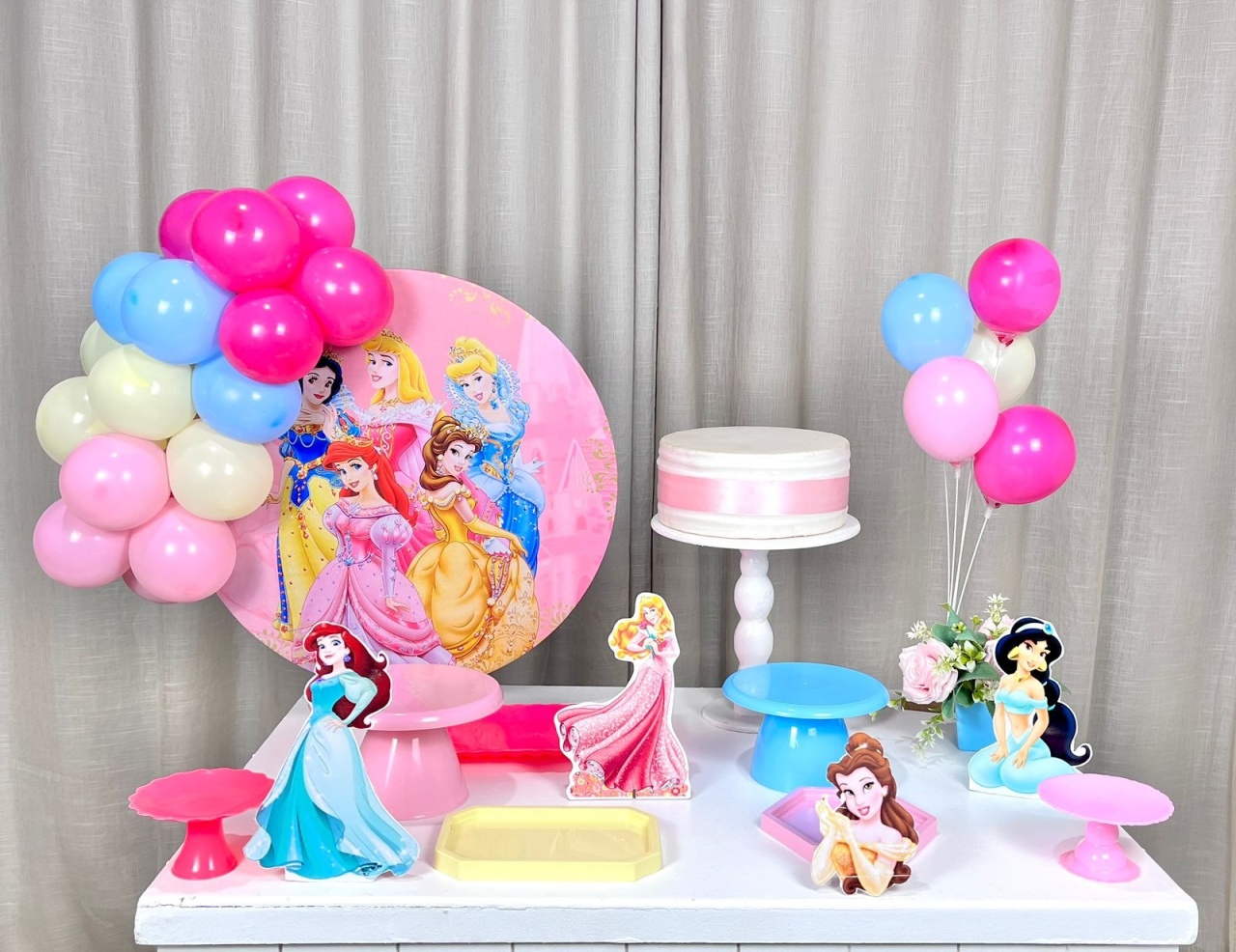 Kit Mesa Com Balão -  Princesa 1 - É Só Um Bolinho Locações 
