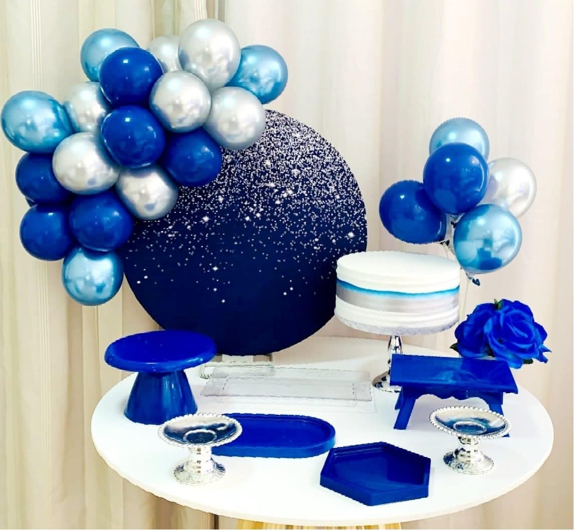 Kit Mesa Com Balão - Degrade Azul - É Só Um Bolinho Locações 