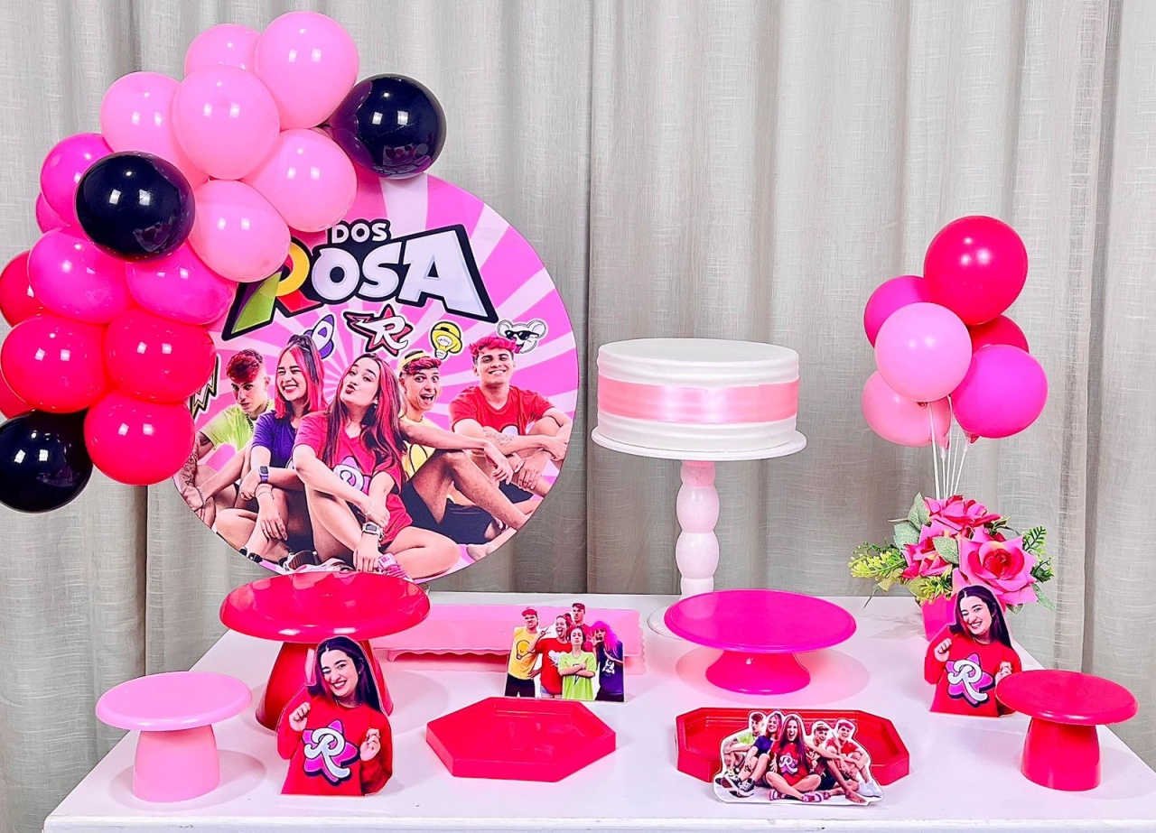 Kit Mesa Com Balão - Emilly Vick  - É Só Um Bolinho Locações 