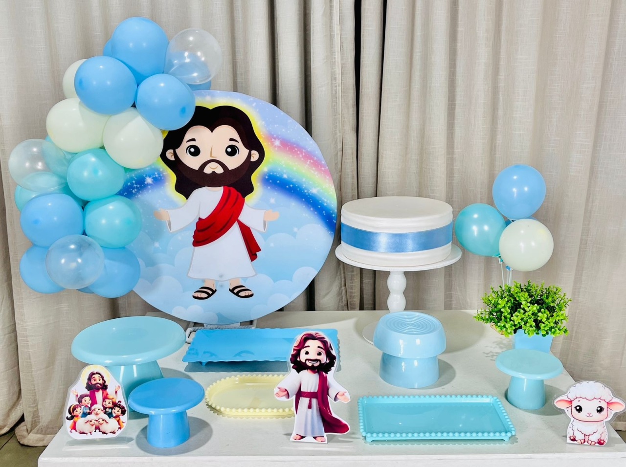 Kit Mesa Com Balão -  Jesus Cute 3 - É Só Um Bolinho Locações 