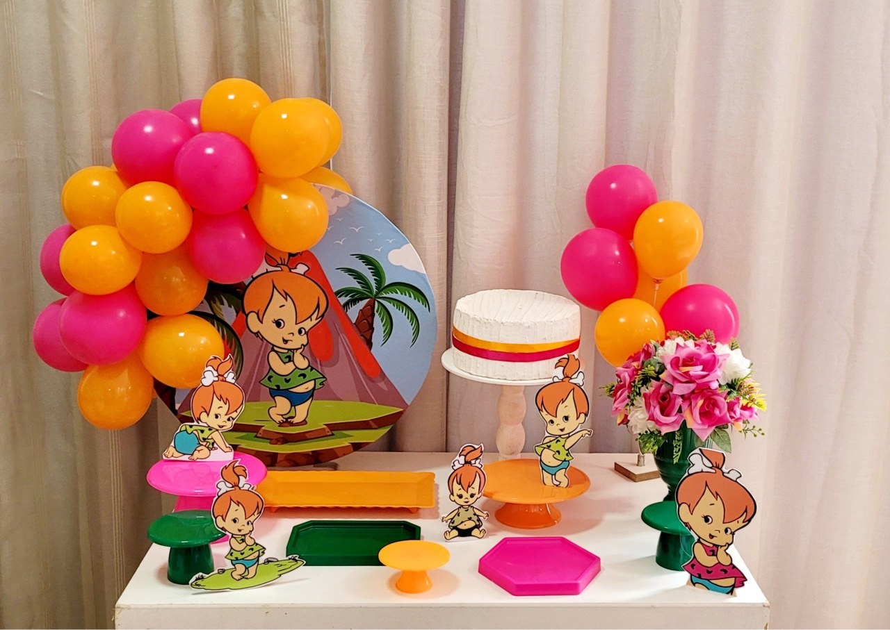 Kit Mesa Com Balão -  Pedrita  - É Só Um Bolinho Locações 