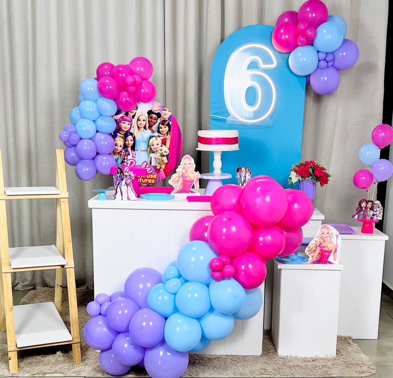 Kit Mini Festa Golden Premium Com Led - Barbie 3 - É Só Um Bolinho Locações 