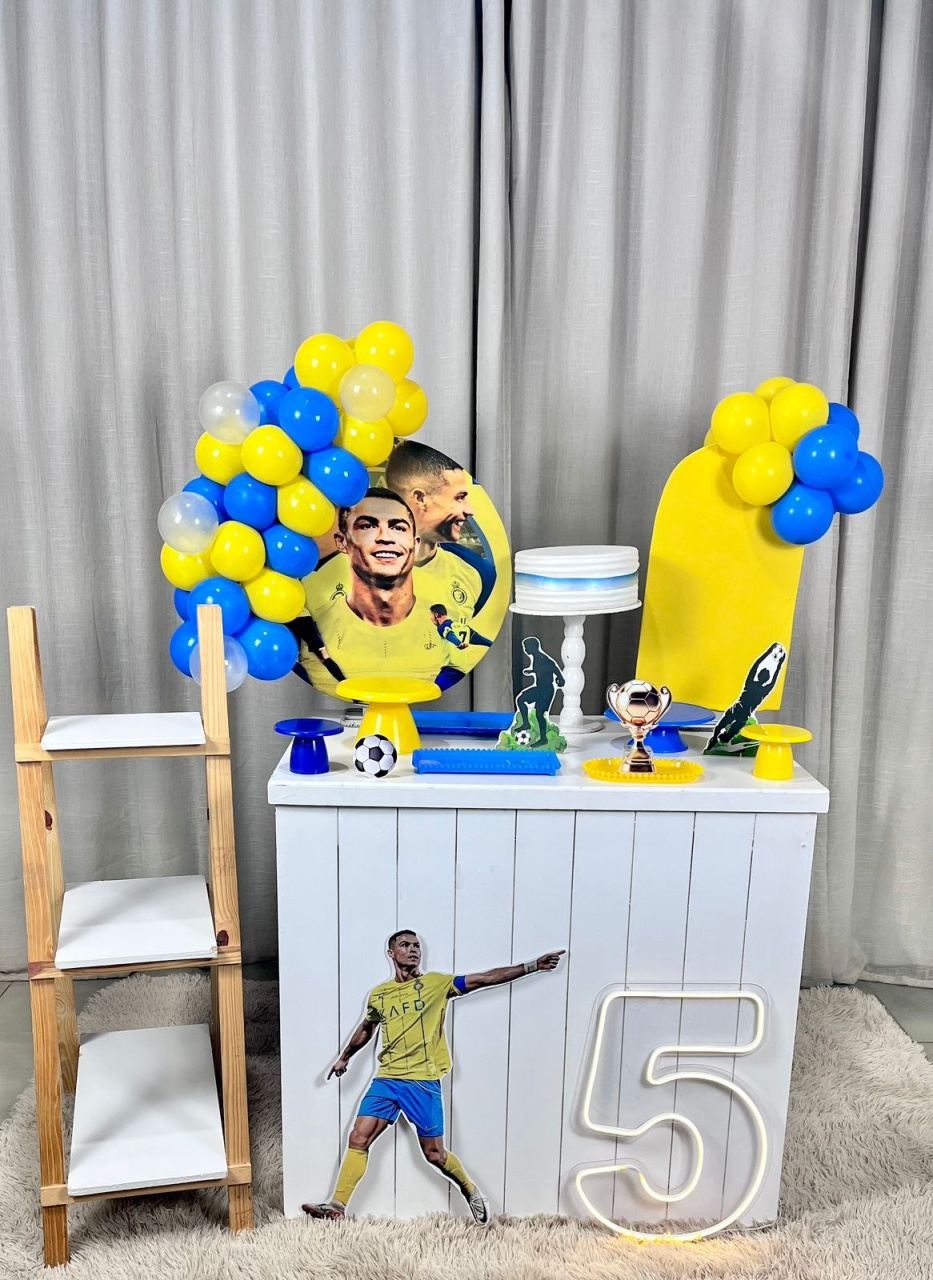 Kit Mini Festa Standard Com Balão - Cristiano Ronaldo  - É Só Um Bolinho Locações 