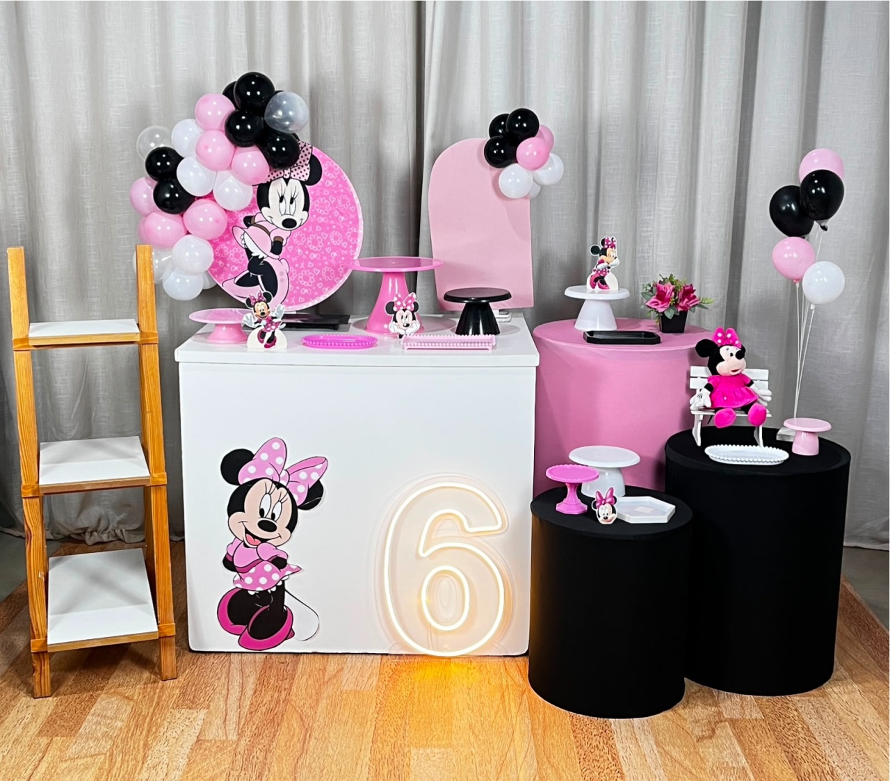 Kit Mini Festa Premium Com Led - Minie - É Só Um Bolinho Locações 