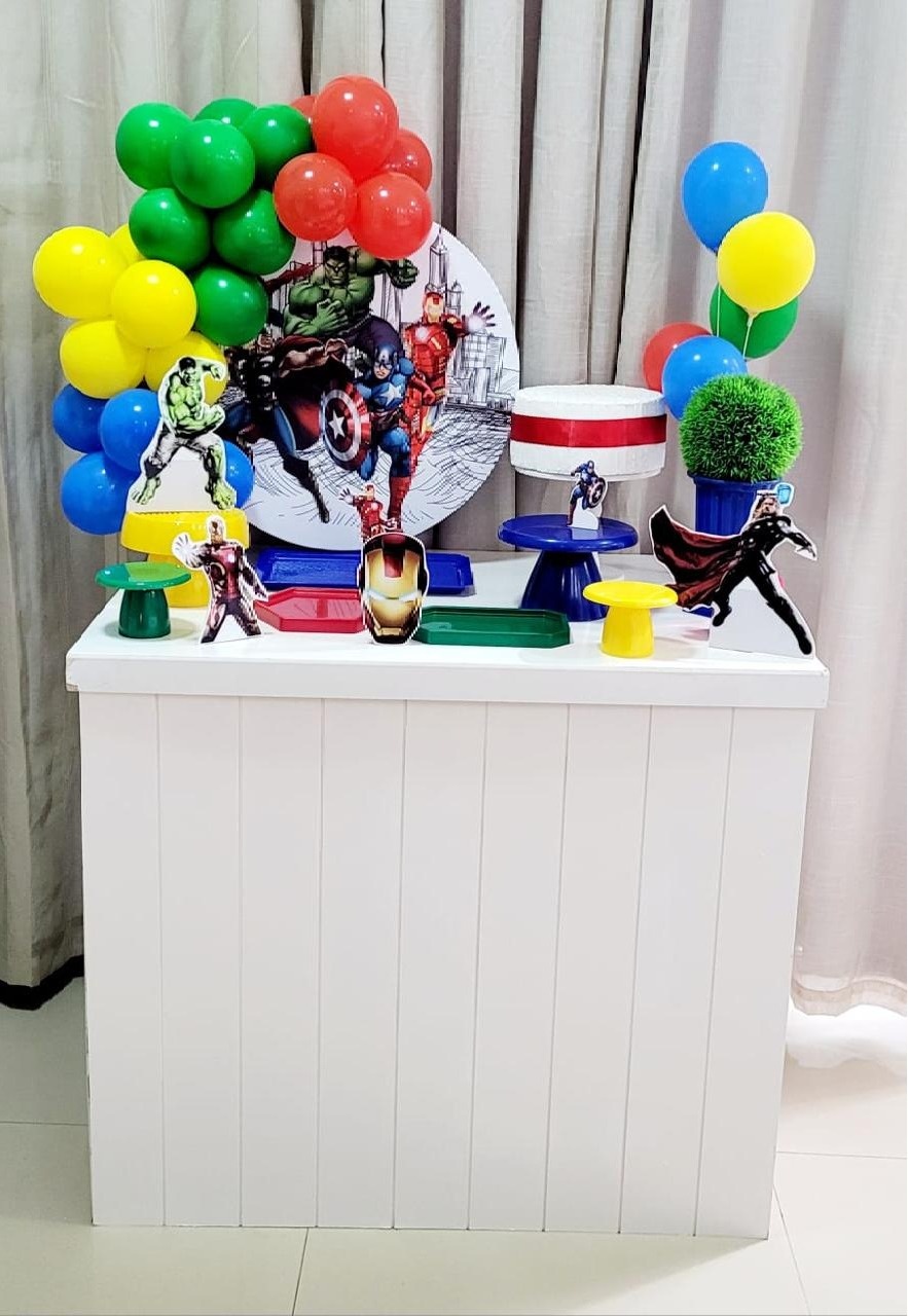 Kit Composto Com Balão - Vingadores  - É Só Um Bolinho Locações 