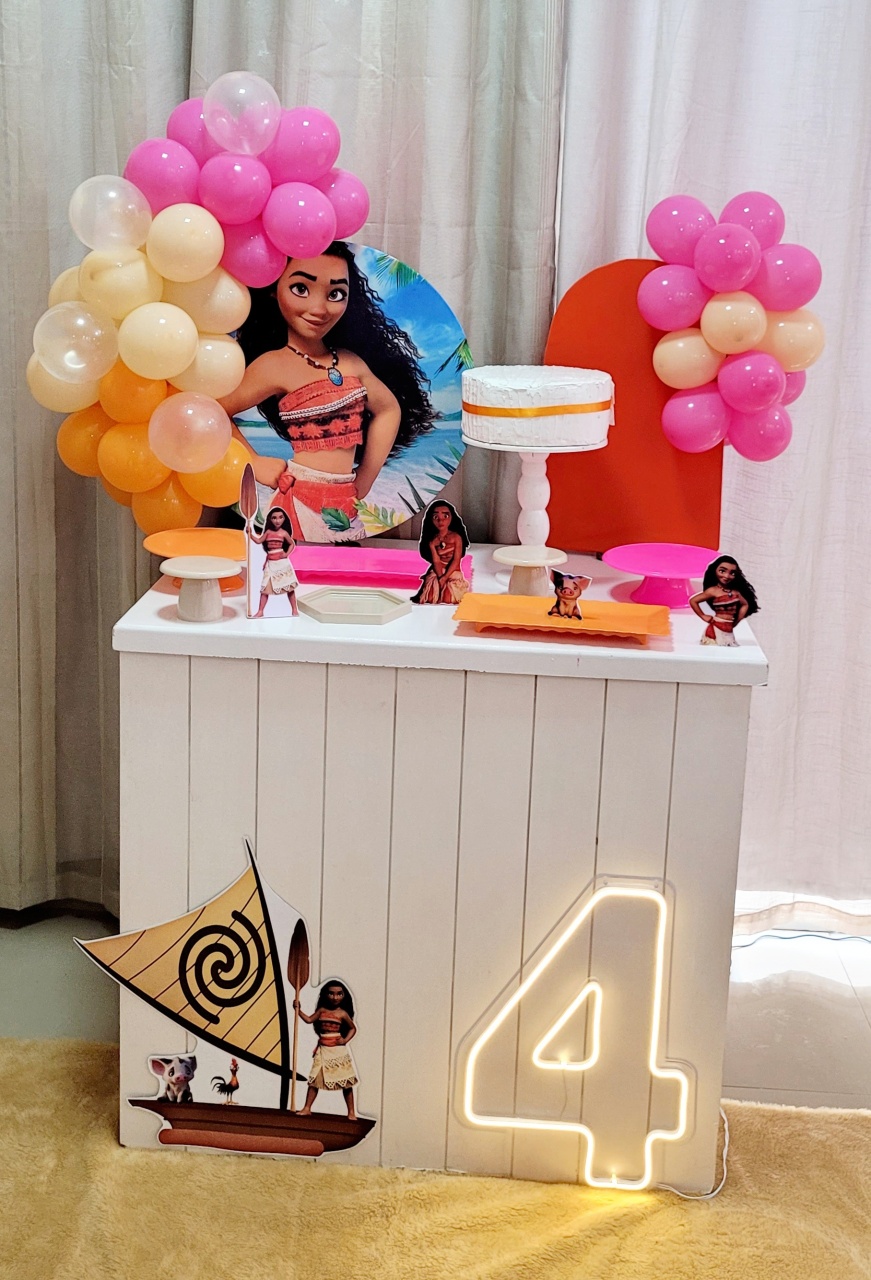 Kit Mini Festa Basic Com Balão - Moana Adulta - É Só Um Bolinho Locações 
