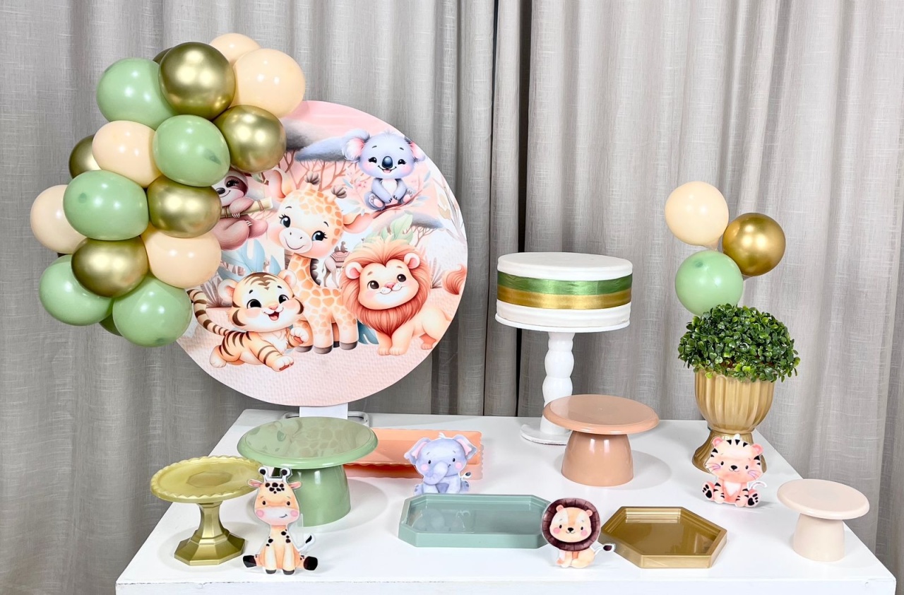 Kit Mesa Com Balão -  Safari 5 - É Só Um Bolinho Locações 