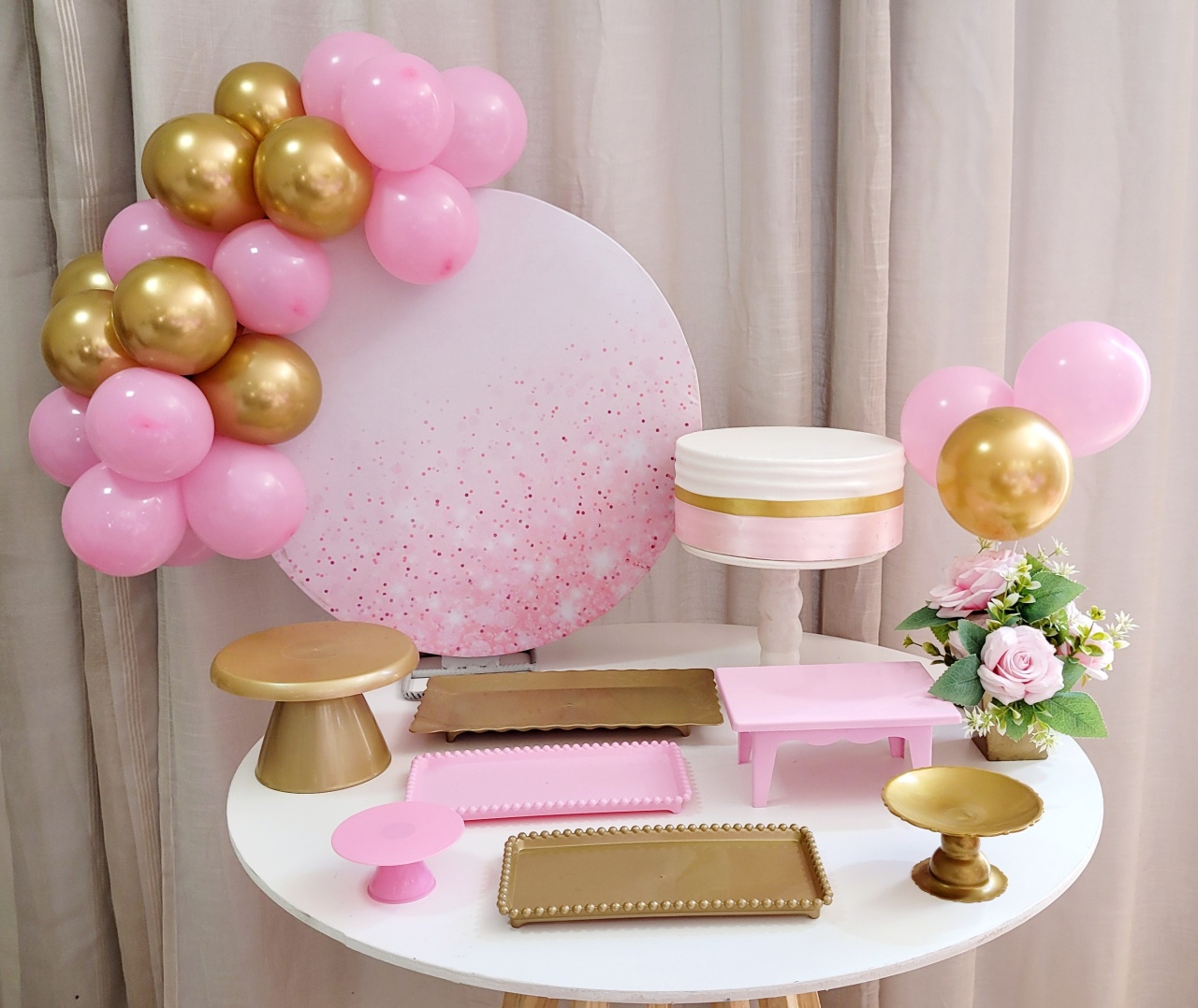 Kit Mesa Com Balão -  Degrade Rosa 2 - É Só Um Bolinho Locações 
