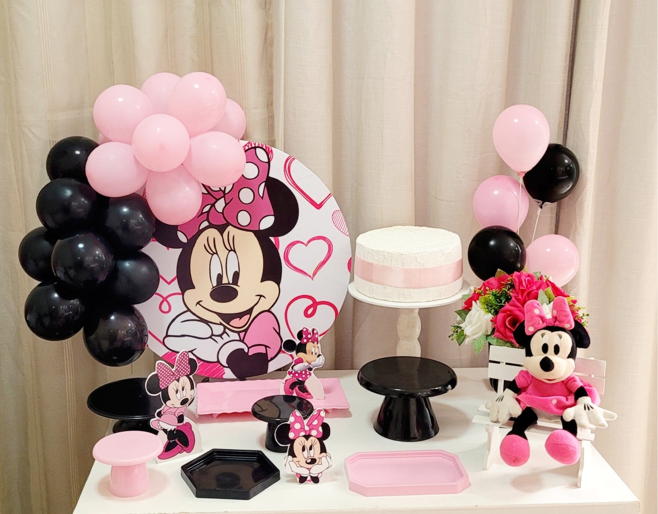 Kit Mesa Com Balão -  Minnie 3 - É Só Um Bolinho Locações 