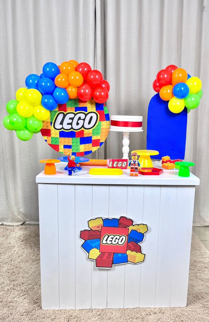 Kit Mini Festa Basic Com Balão - Lego  - É Só Um Bolinho Locações 