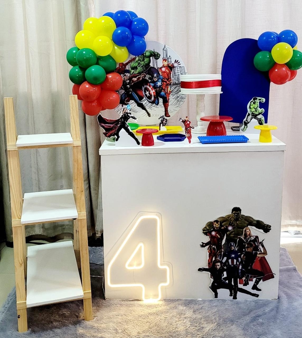 Kit Mini Festa Standard Com Balão - Vingadores  - É Só Um Bolinho Locações 
