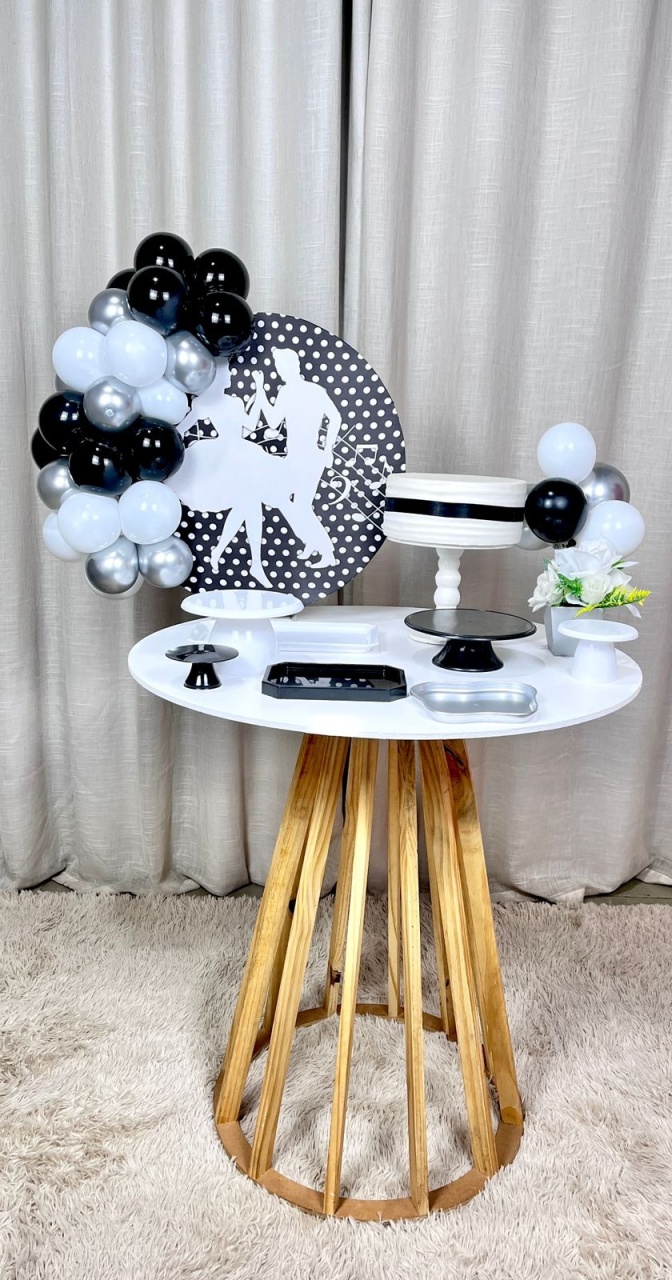 Kit Composto Com Balão - Anos 60/70 - É Só Um Bolinho Locações 