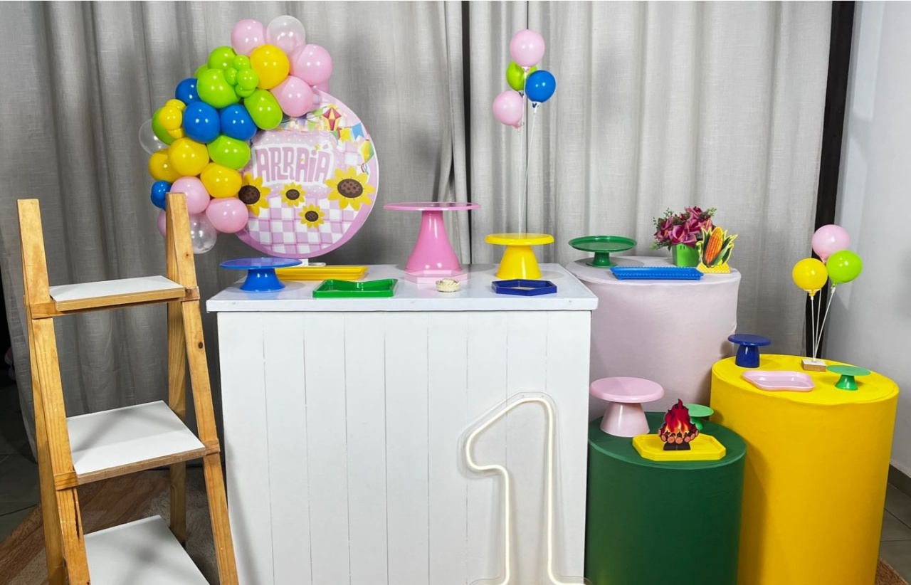 Kit Mini Festa Premium Com Led - Arraiá - É Só Um Bolinho Locações 