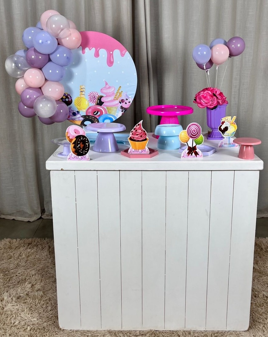 Kit Composto Premium Com Balão -  Confeiteira  - É Só Um Bolinho Locações 