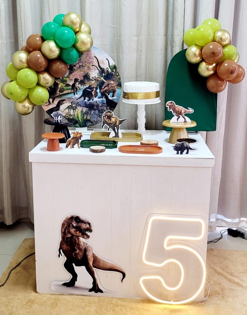 Kit Mini Festa Basic Com Balão - Dinossauro Rex - É Só Um Bolinho Locações 